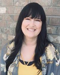 Lisa Bayes's Instagram, Twitter & Facebook