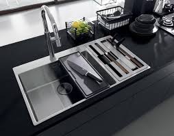 Lavello per mobile da cucina 100 x 50 in acciaio inox vasca singola a destra e ampio gocciolatoio la scelta dell'acciaio inox prelucido è scaturita dalla ricerca del miglior compromesso per i nostri clienti. Lavello Doppia Funzione Intelligente E Salvaspazio Cose Di Casa
