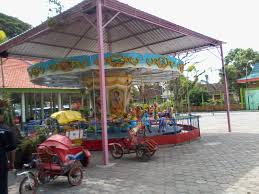 Di pintu gerbang terdapat baner. Suatu Hari Di Taman Wisata Umbul Damarojat Blog Lifestyle Perempuan Dan Keluarga Indonesia