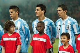 Mis deseos de un feliz 2021 para todos ustedes! File Marcos Rojo L Nicolas Burdisso M Angel Di Maria R Portugal Vs Argentina 9th February 2011 Jpg Wikimedia Commons