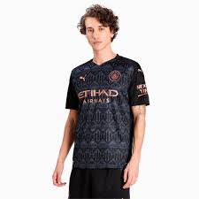 Ook de mouwen en zijkanten van het shirt zijn met wit afgewerkt. Collections Football Manchester City Fc