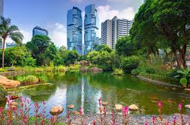 Namun jangan biarkan hal itu menipu anda dengan berpikir bahwa anda tidak dapat mengagumi matahari terbenam yang indah di alam di tengah lanskap kota yang bertabur menara. 30 Tempat Wisata Di Hong Kong Yang Wajib Dikunjungi Saat Liburan