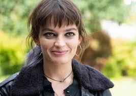 Emma Mackey abandona 'Sex Education': "He dicho adiós a Maeve"