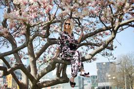 Paisley is the name of the throwback pattern game, so unleash your inner flower child. Retro Floral Print All Over Trend Belt Bag Inessafashioness Com