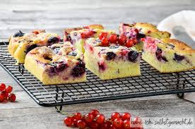 Da kein extra teig für den boden hergestellt werden muss, sind die zutaten schnell zusammengerührt!mehr rezepte vom land? Blitz Kuchen Mit Buttermilch Und Fruchten Der Saison Habe Ich Selbstgemacht