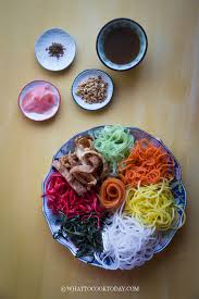 Yee sang, a colourful salad used during chinese new year. How To Prepare Yu Sheng Yee Sang For Chinese New Year Learn How To Easily Prepare This Colorful Simpl Asian Fusion Recipes Easy Asian Recipes Asian Recipes