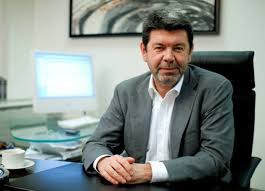 Είναι σαν πατέρας της μαριτίνας και τη νοιάζεται σχεδόν όσο κι εγώ», τόνισε η μιμή ντενίση. Mimh Ntenish Giannhs Latsios Kai Omws Htan Zeygari To Mystiko Kai H Apokalypsh