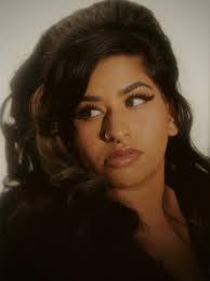 amy winehouse inspired shoot with @bigmoodcreative, this is really from the  vault y'all 🔏 photography/editing/hair by mayleen @bigmoodcreative styling  and makeup by me @rareandrosey