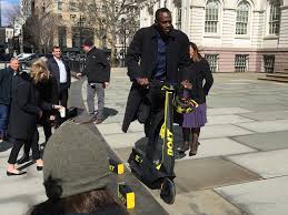 Neben berlin, münchen und hamburg stellt das unternehmen auch roller in köln, frankfurt, nürnberg, stuttgart, potsdam und fürth auf. Bolt Mobility Usain Bolt E Scooter Comes To New York Jamaica Live