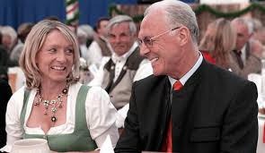 Franz beckenbauer kennt die ganze fußballwelt (bild von 2019). Bundesliga Seite 19