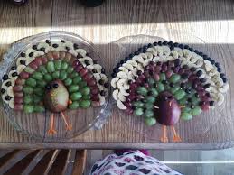 Christmas party platters made with fruit! Christmas Tree Fruit Platter Healthy Christmas Appetizer