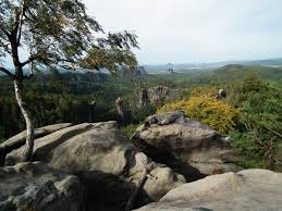 Am fuße der weltbekannten bastei, inmitten des nationalparks sächsische schweiz finden sie als gast eine abwechslung, die sie verzaubern wird. Sachsische Schweiz Affensteine Aussicht Vom Carolafelsen Foto Bild Landschaft Berge Sachsische Schweiz Affenteine Bilder Auf Fotocommunity