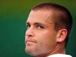 Mikhail Youzhny writes 'sorry' with foot in Paris clay