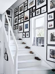 Jika kalian suka dengan konsep interior klasik modern, maka dalam mendesain mushola kalian bisa mencontoh desain di bawah ini foto desain mushola dalam rumah 29. Memajang Pigura Di Dalam Rumah Kompasiana Com