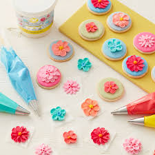 The perfect icing for decorating sugar cookies! Royal Icing With Meringue Powder Wilton