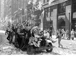 Giusto 70 anni or sono, il crollo della germania nazista chiudeva in europa il massacro inaudito della ii guerra mondiale. 8 Maggio 1945 La Giornata Della Vittoria Torna La Pace In Europa Corriere It