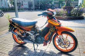 Satria 2tak lumba restorasi racing cuma sekedar berbagi klo ada yg masih kurang bagi masukan nya ya para senior satria 2tak indonesia salam asap 2stroke satria 2tak ru lumba menolakpunah satria2tak satria120r satrialumba review modifikasi satria 2 tak lumba jadi hiu wes ngunu ae. Suzuki Satria 2 Tak Dimodif Simpel Aja Jadi Ganteng Banget Begini Gridoto Com