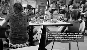 Sekiranya anak sukar berkomunikasi dengan ibu bapa, mereka boleh merujuk kepada pakar kesihatan untuk membantu menyelesaikan masalah ini. Ibu Bapa Sibuk Dengan Smartphone Si Anak Termangu Bersendirian The Reporter