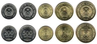 Trọn bộ tiền xu Việt Nam phát hành năm 2003 gồm 5 xu: 200 đ, 500 đ, 1000 đ,  2000 đ và 5000 đ. Tiền xu Việt Nam rất thích hợp để