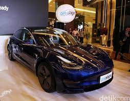 Sementara di negara asalnya as, tesla model 3, ditawarkan dengan rentang harga usd 35.000 sampai usd 59.900 atau setara dengan rp 496,8 jutaan sampai dengan rp 850,26 jutaan. Di As Rp 400 Juta Masuk Ri Harga Tesla Model 3 Tembus Rp 1 Miliar