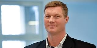 Az írótól megszokott enyhén szürreális elemek. Mobil Pecsi Ujsag Helyi Hireink Vari Attila A Szoveg Nem Szamit Csak Az Milyen Kemeny Munka All A Teljesitmeny Mogott