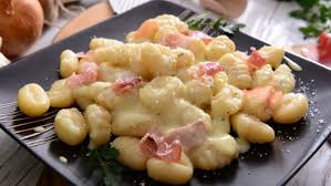 Mmm que ricos ñoquis elementos 1 kg papas 1 huevo harina 1/2 preparación hervimos las papas con cáscara para que no salgan aguachentas. Por Que Los 29 De Cada Mes Los Argentinos Comen Noquis Noticias Telesur