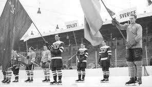 Det är det totalt 16 lag gör upp om vem som är bäst i. 1954 Vm I Ishockey Ice Hockey Hockey Hockey World
