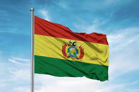 The bolivian national flag is a red, yellow and green rectangular, horizontal tricolour with the coat of arms of bolivia in the centre. Introducing The Flag Of Bolivia Lonely Planet