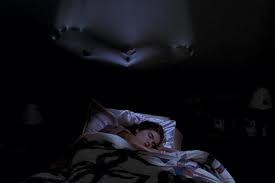 ابراهيم العيد نعود بحذر Twitterissa أظهرت الدراسات أن النوم في غرفة مظلمة يساعد على إنتاج هرمون الميلاتونين الذي يساهم في تعديل وتنظيم المزاج فهو ينتج فقط في الأجواء المظلمة توعية المستهلك Https T Co Eceoaydwfd