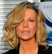 Medium bob for wavy hair. Medium Length Hairstyles For Women Over 50 With Wavy Hair Novocom Top