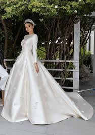 Miranda Kerr In Christian Dior Full Sleeves Wedding Dress Full Covering Outfit Modest Wedding Dr Gaun Pengantin Putih Pakaian Pernikahan Pakaian Perkawinan