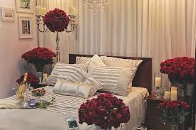 Waterfront photos of bride and groom. Surprise Your Loved One As You Walk Into Your Hotel Room Red Roses Candles And Champagne Raumdekoration Raumdekoration Diy