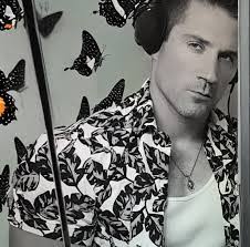 Robert Arno's Instagram, Twitter & Facebook