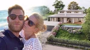 Nikol štíbrová (34) a její partner petr leitgeb (34) se těší na svého prvního společného potomka. Nikol Stibrova Nechala Lidi Nakouknout Do Sveho Palace Luxus V Souladu S Prirodou Extra Cz
