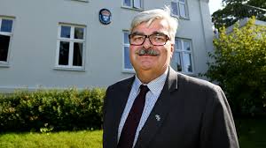 129 45 håkan juholt är 58 år och bor i en lägenhet i hägersten. Hakan Juholt Slutar Som Ambassador Pa Island Dn Se