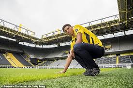 Borussia dortmund have agreed to buy jude bellingham from birmingham city for a fee that could rise to €25m (£22.75m). Jude Bellingham Set For Central Midfield Role At Borussia Dortmund As Lucien Favre Plays No 8 Role 247 News Around The World