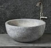 Rundes Waschbecken aus grauem Travertin „Fiano Ice“