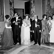 Poche righe toccanti per esprimere il dolore di una perdita dopo 73 anni di vita insieme: Le Vacanze Romane Della Regina Elisabetta Corriere It