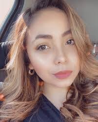 Vanessa Brady's Instagram, Twitter & Facebook