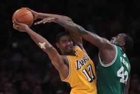 Andrew Bynum Mistreated By 76Ers Fans?