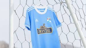 Por primera vez en varios años, el campeón peruano lanzará los dos modelos al mismo tiempo, siendo que usualmente la alternativa aparecía a. Sporting Cristal Presento Su Nueva Camiseta Para La Temporada 2021 Rpp Noticias