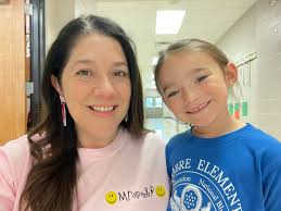 Doms classmates & teachers signed a shirt for him & made him some more  cards! Lowell school, the teachers, & kids are all amazing & im so thankful  💙