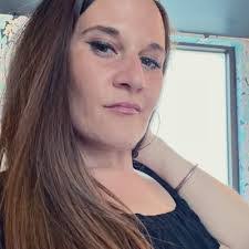 Caroline Boger's Instagram, Twitter & Facebook