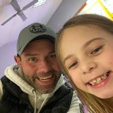 Dirk Mckenzie's Instagram, Twitter & Facebook