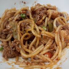 Jujur saya seumur hidup tidak pernah memakan makanan yang bernama spaghetti ini. Sarapan Spaghetti Goreng Campak Tapi Sedap Ainul Mustafa