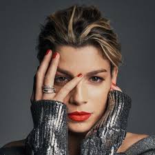 Laura Macrì music, videos, stats, and photos