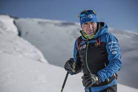 Er galt als einer der weltbesten solokletterer und war vor allem durch sehr schnelle begehungen hochalpiner routen bekannt. Reaktionen Auf Den Tod Von Ueli Steck Bergsteiger Magazin