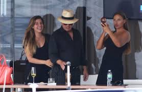 Su madre es la primera actriz sylvia pasquel, su padre es el músico micky salas. Stephanie Salas Analiza Participar En Bioserie De Luis Miguel El Siglo Coahuila