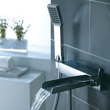 Ensemble bain / douchette au design très épuré, en laiton massif hauteur totale 1040 mm. Robinet Mitigeur Bain Mural Cascade