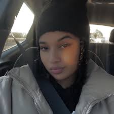 It's MONDAY! We're stepping into a week filled with unexpected miracles,  open doors, answered prayers, and blessings. 💛